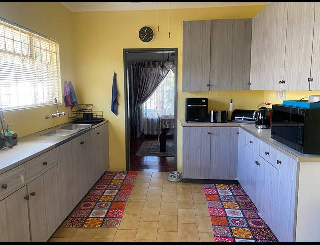 5 BEDROOM HOUSE FOR SALE IN ROBERTSHAM